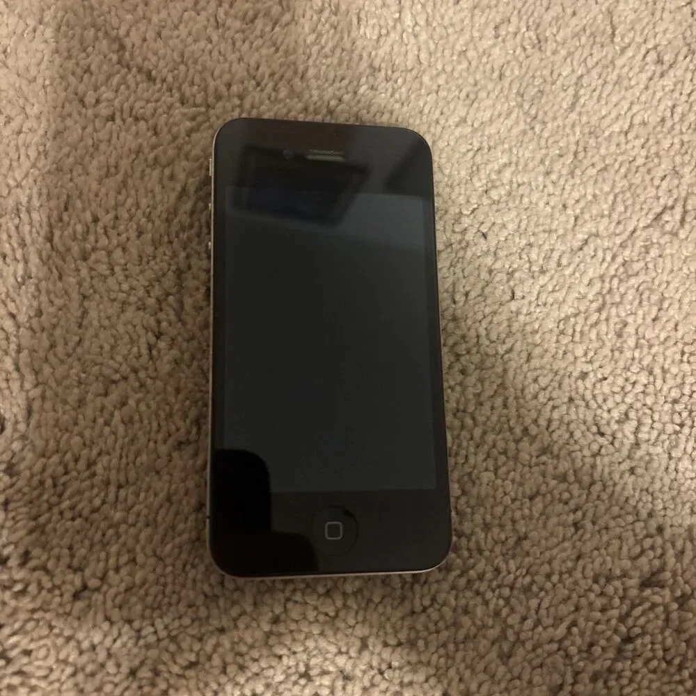 Apple iPhone 4 - 16 GB - Black - A1387 - For Parts/Repair